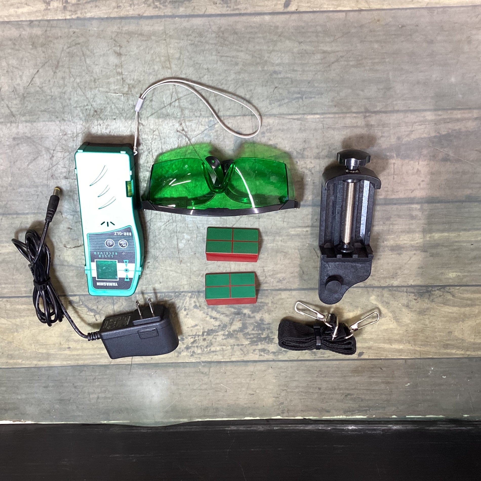 山真(YAMASHIN) グリーンレーザー墨出し器 矩十字・横 GLZ-6 【東大和