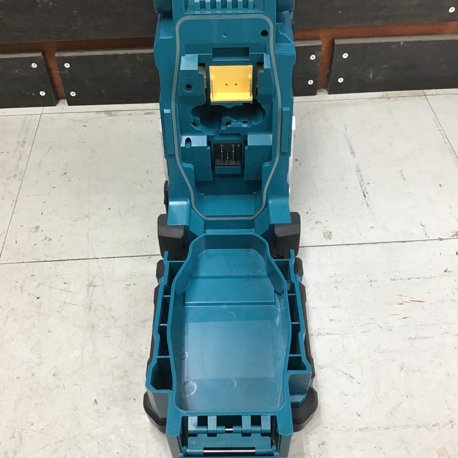 中古品】マキタ/makita コードレスラジオ MR108 【鴻巣店】 – アクト 