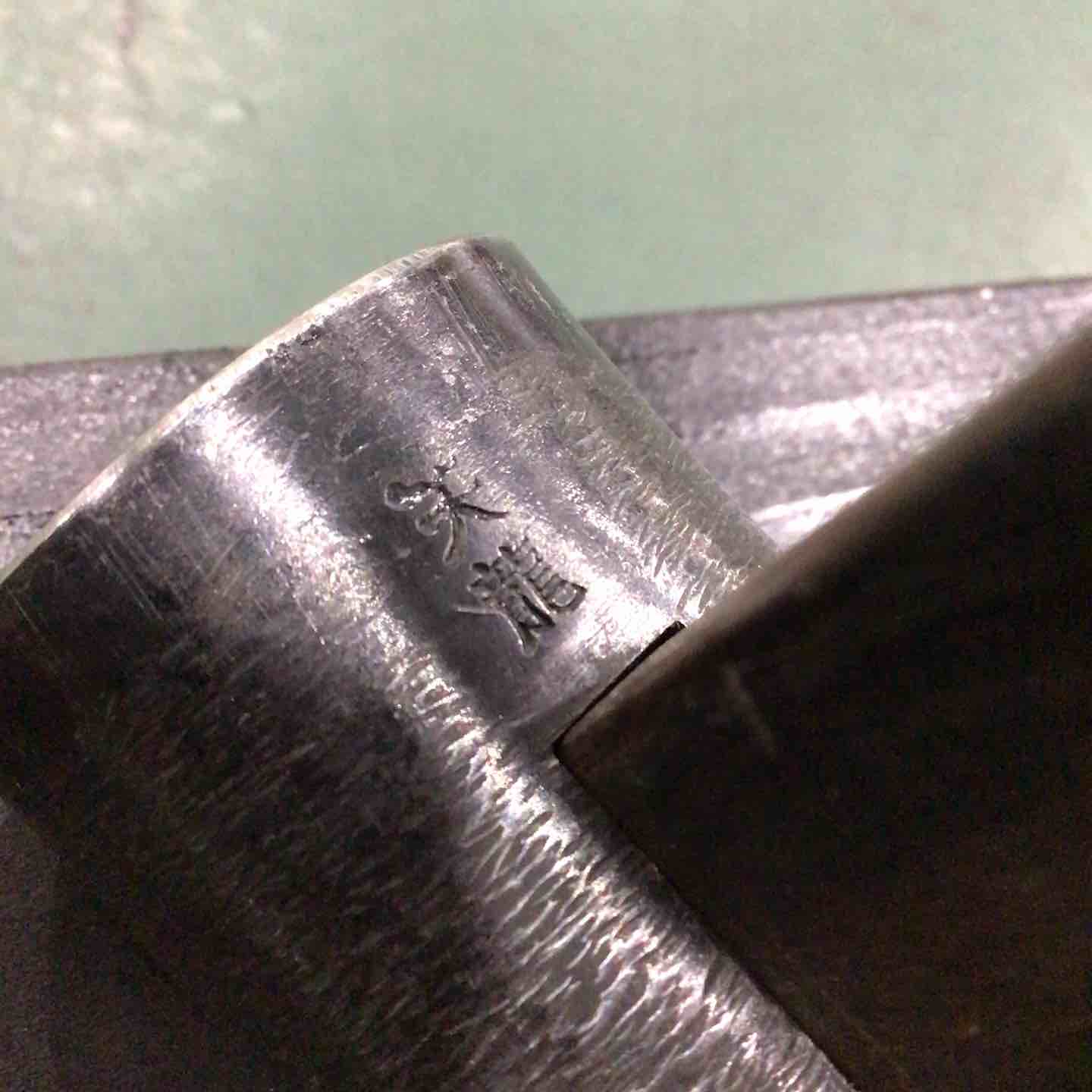 未使用長期保管品 槌目仕上げだるま玄翁 頭部重量150匁（約560g）猪の牙で磨いた黒檀柄付き 検ダルマ玄能鑿のみ鉋かんな鋸大工道具 玄能