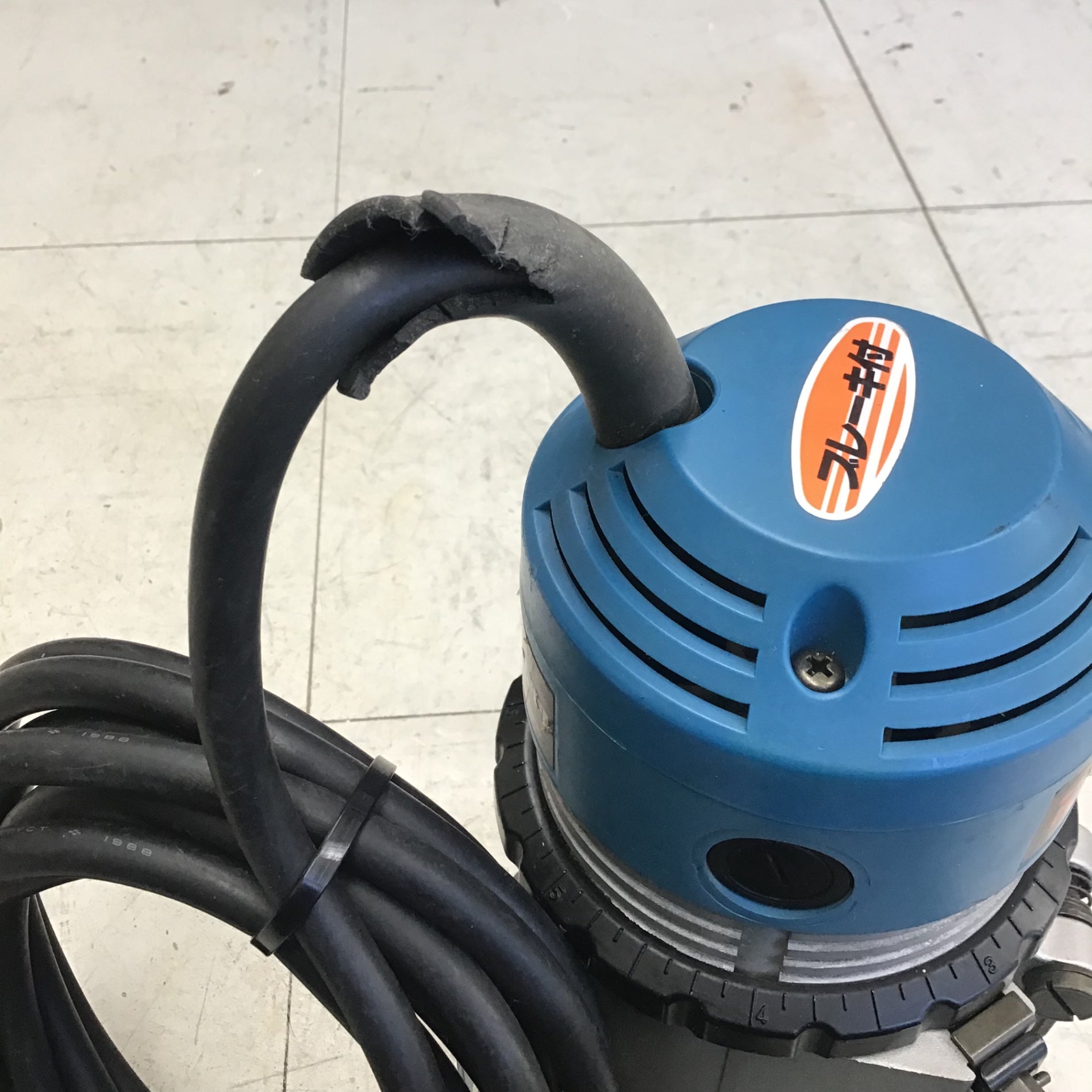 現状品】 リョービ/RYOBI ハンデールーター R-330S 【鴻巣店 現状品】 リョービ/RYOBI ハンデールーター R-330S 【鴻巣店
