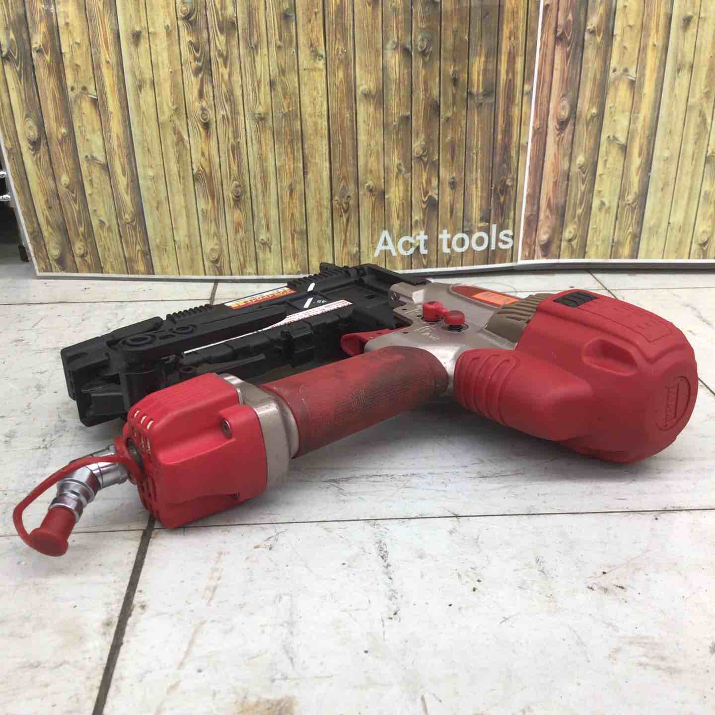 中古品】 マックス/MAX 高圧フロアタッカ HA-50F1(D)/4MAフロア 【鴻巣