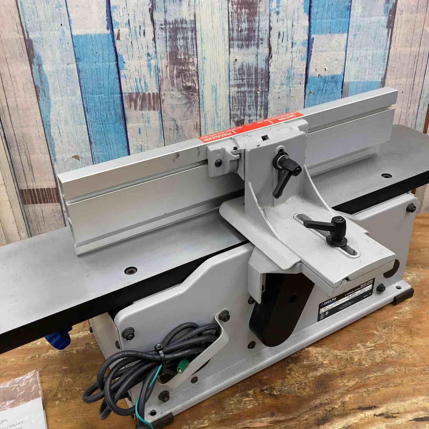 【中古】 デルタ DELTA JT160 卓上手押しカンナ 卓上手押しかんな 卓上カンナ 手押しカンナ カンナ盤 デルタ DELTA 卓上手押しカンナ JT160の中古 中古B使用感あり 《神奈川