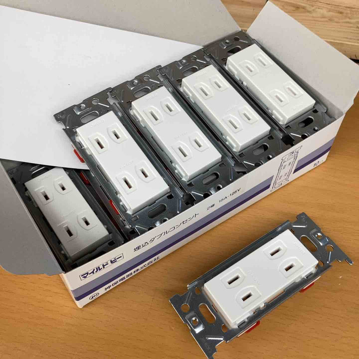 JEC-BN-55　埋め込みダブルコンセント10個入り 壁に埋め込まれ、2つのコンセント口が一体化したものです。【越谷店】