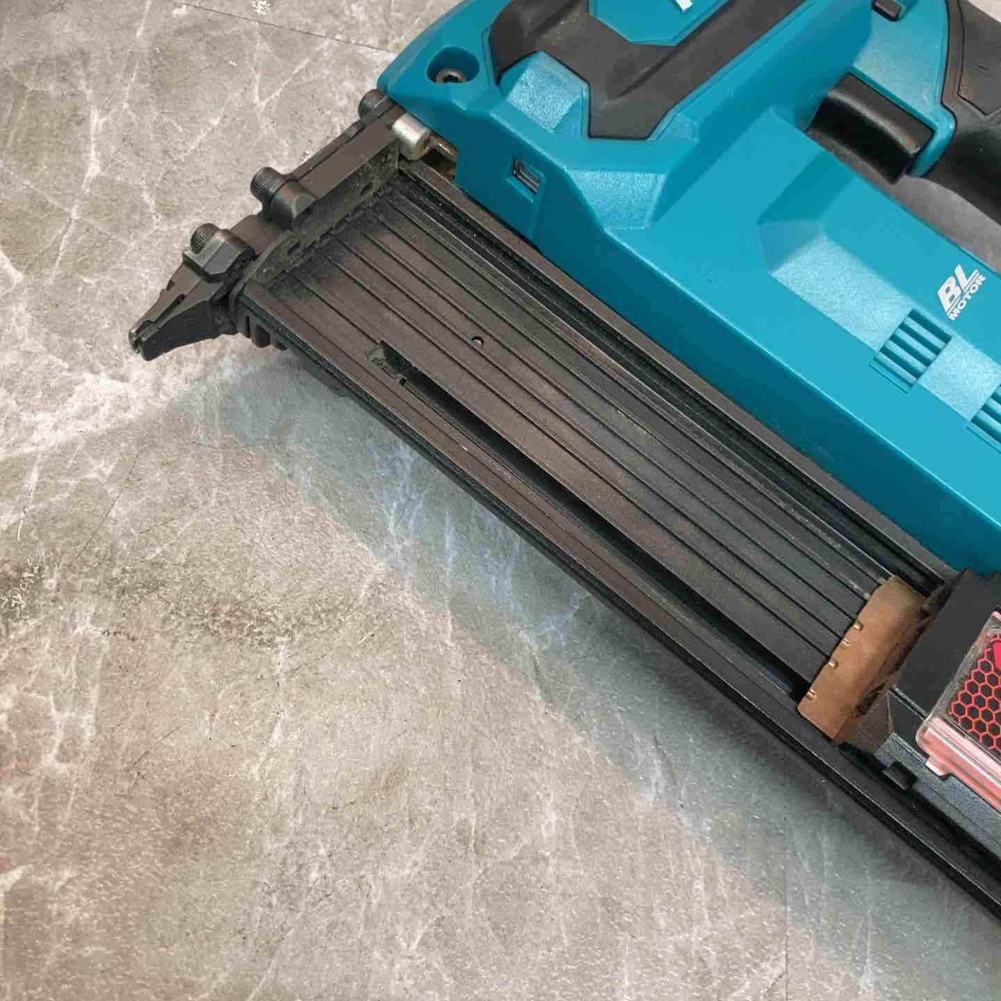 ☆マキタ(makita) コードレスフィニッシュネイラ FN001GRD【八潮店