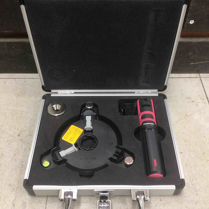 【中古美品】 パナソニック/Panasonic レーザー墨出し器 墨出し名人 十字・地墨  BTL1100P 【鴻巣店】