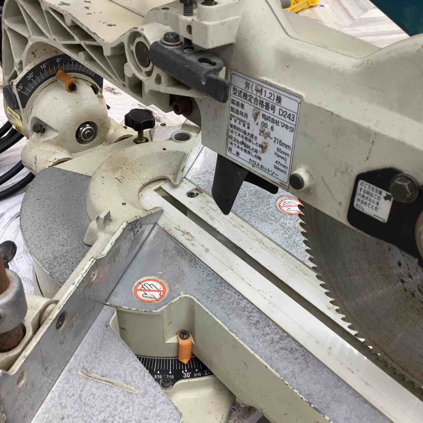 makita 216mmスライドマルノコ LS0811 makita マキタ 8型スライドマルノコ LS0811 216mm 丸のこ 丸鋸 簡易