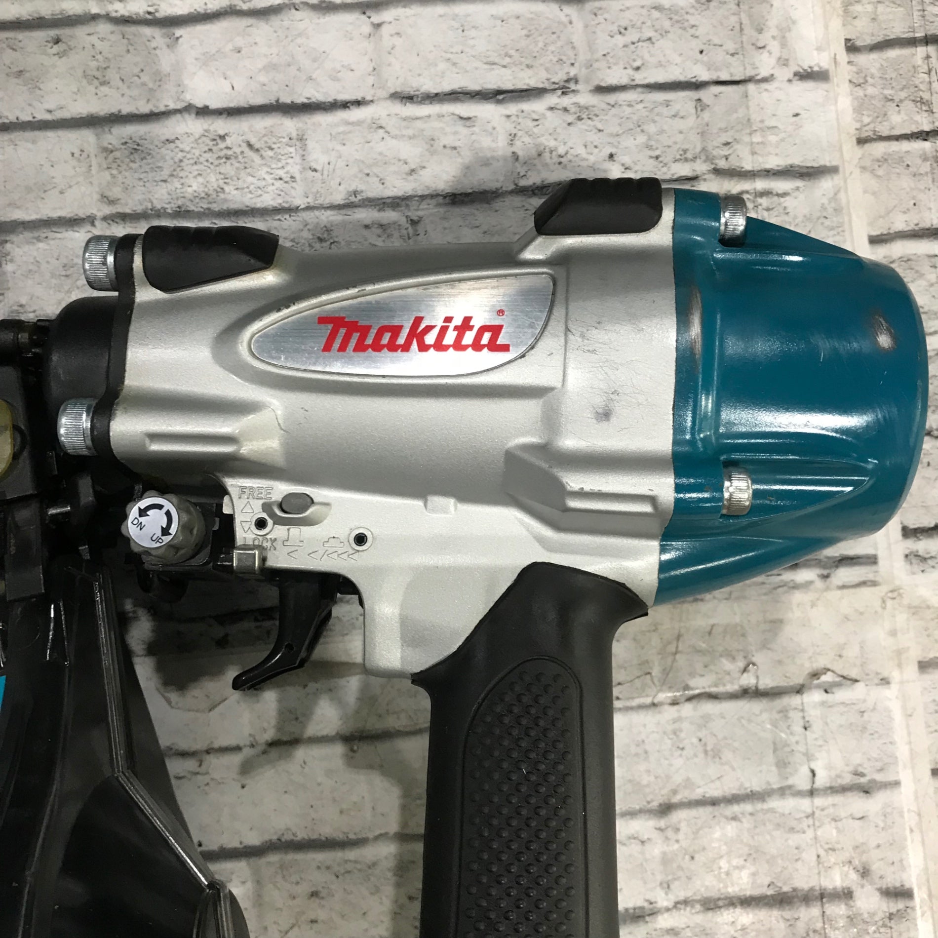 〇マキタ(makita) 高圧エア釘打ち機 AN910H【川口店】 – アクト