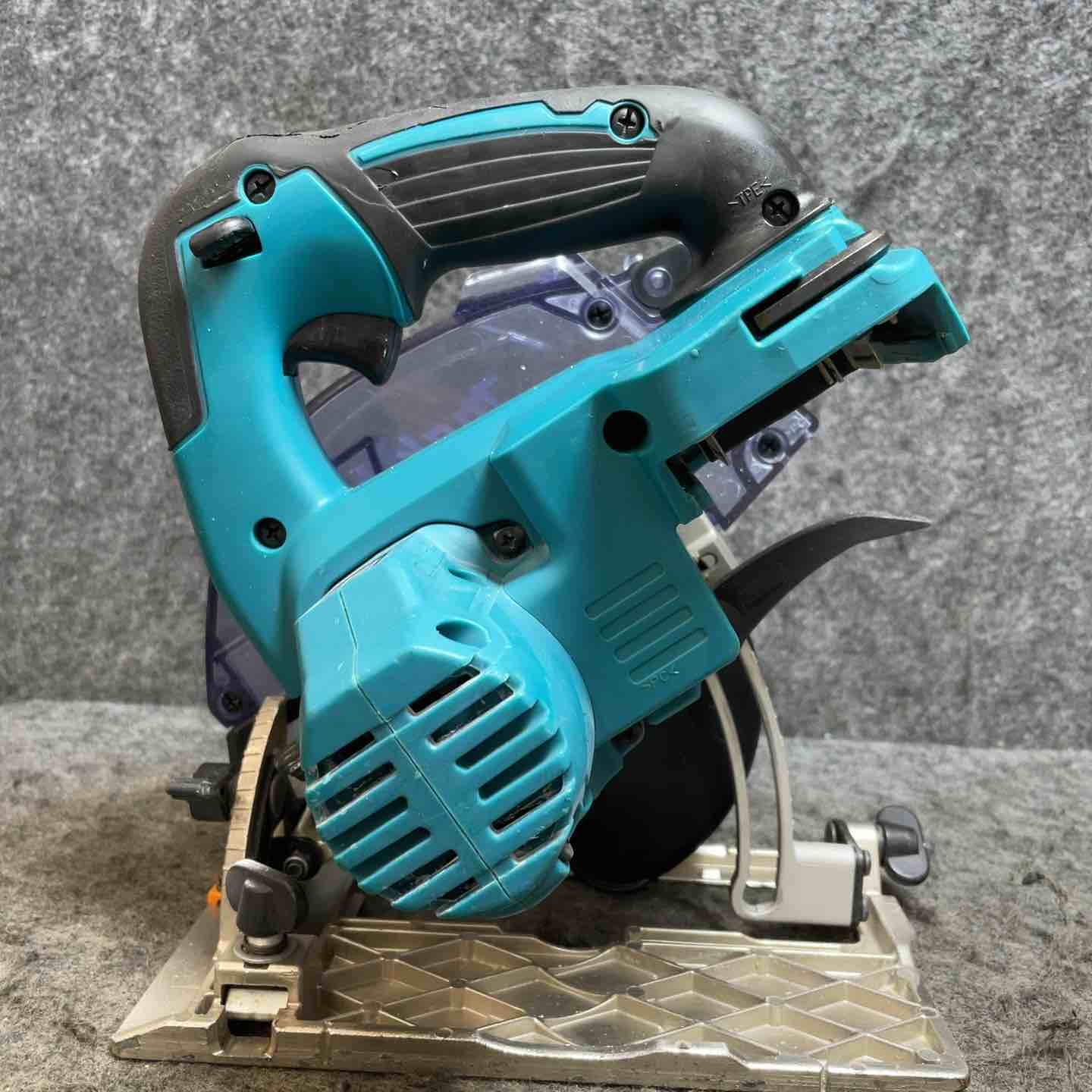 マキタ(makita) コードレス防じん丸のこ KS511DZ 6.0Ahバッテリー付 【桶川店】 マキタ(makita) コードレス防じん丸のこ KS511DZ 6.0Ahバッテリー付