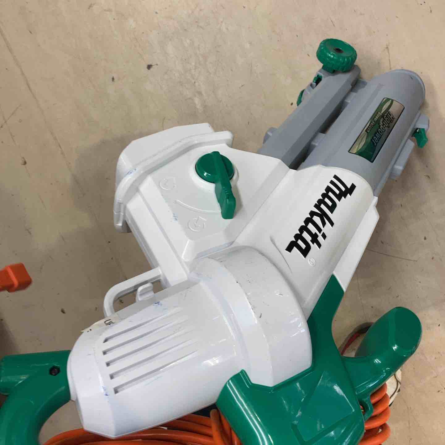 【中古】【動作OK】【店頭引取限定】　電気ブロワ/集じん機　ＭＡＫＩＴＡ　マキタ　ＭＵＢ１２００ マキタ（makita） 電気ブロワ集じん機「MUB1200 AC100V コード式 屋外