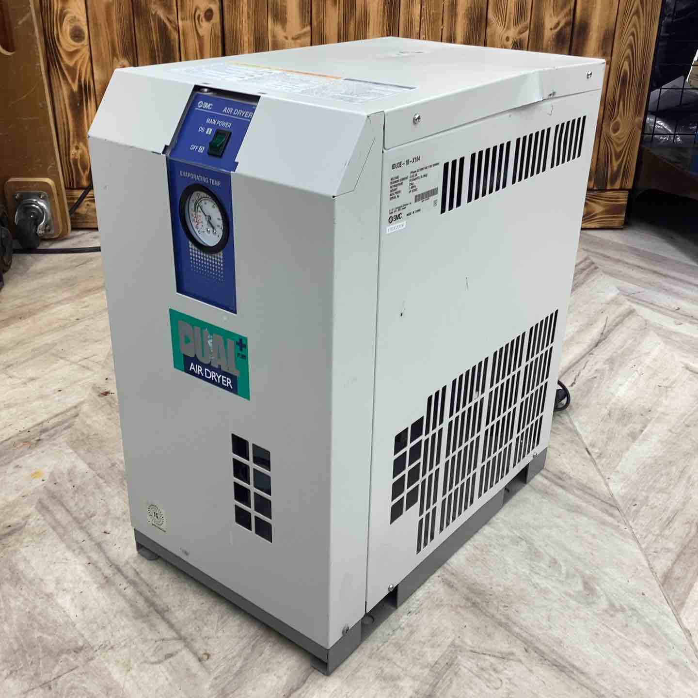 SMC エアドライヤー DUAL+ IDU3E-10-X164 エアードライヤー 本体ゆがみ