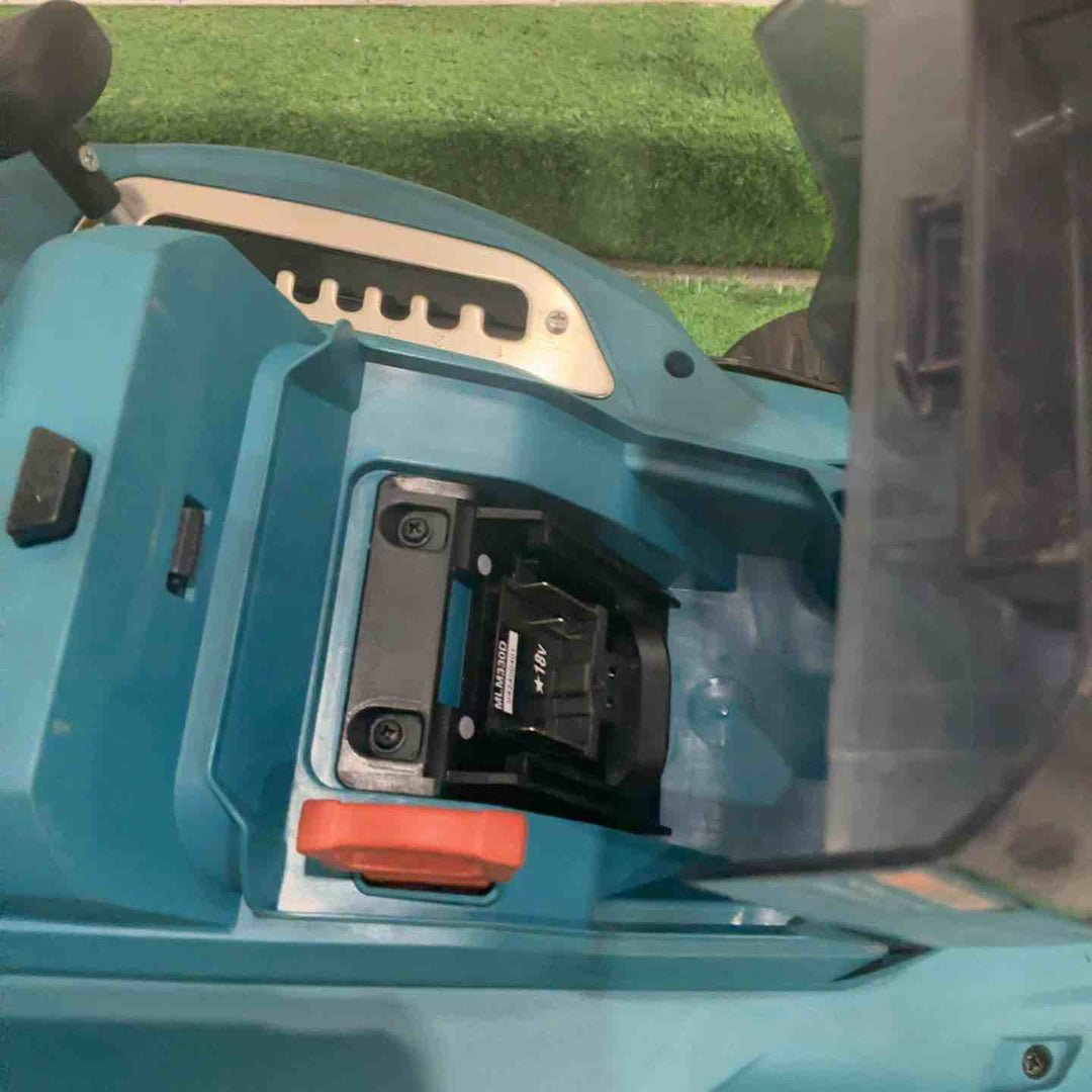 【店頭受取り限定】マキタ(Makita) 330ミリ充電式芝刈機 18V バッテリ、充電器別売 MLM330DZ 青【越谷店】