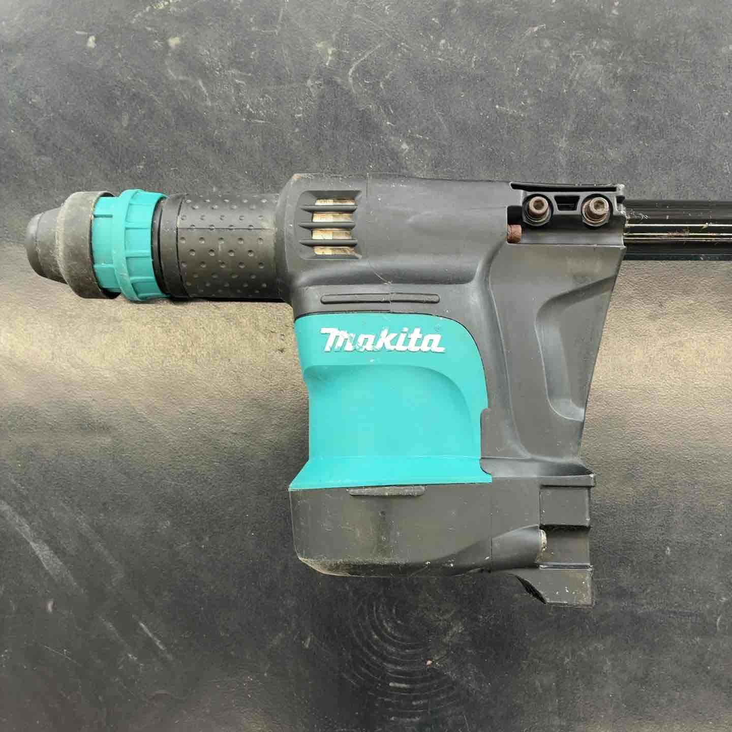 マキタ(makita) 電動ケレン ロングハンドルタイプ HK1820L【藤沢店