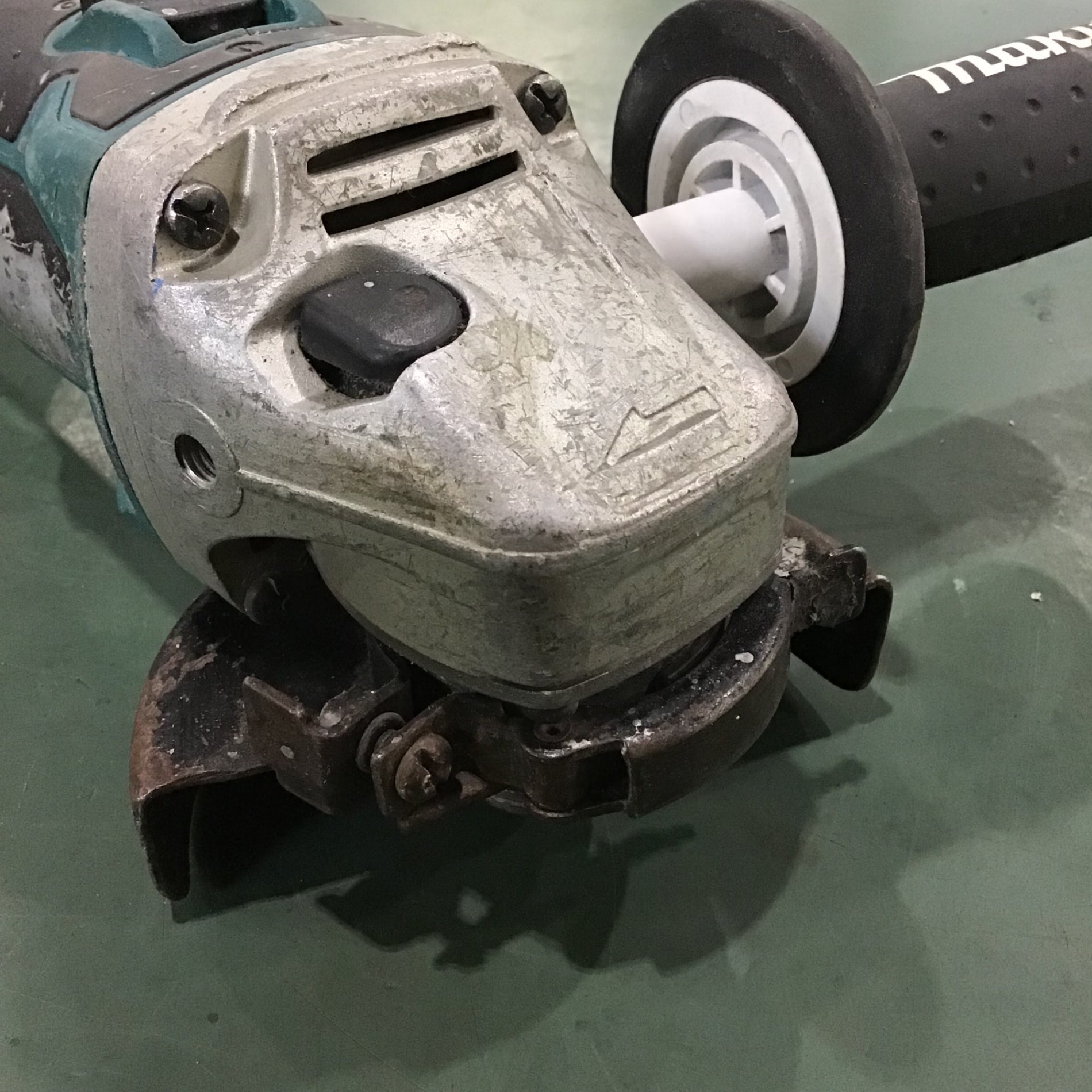 ☆マキタ(makita) 100mmコードレスディスクグラインダー GA404DZ【川口