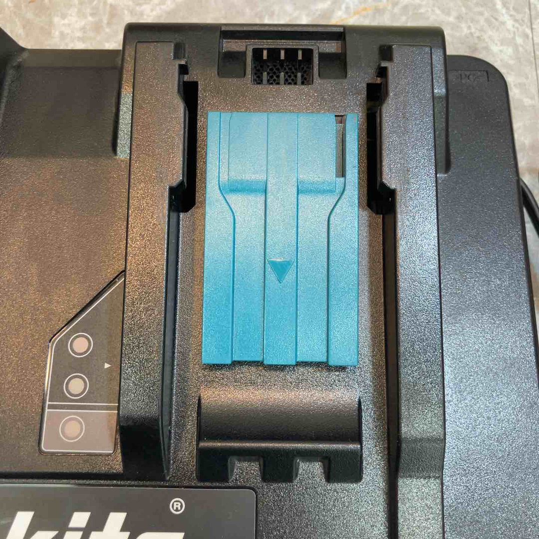 ★マキタ(makita) 2口急速充電器 DC18RD【八潮店】