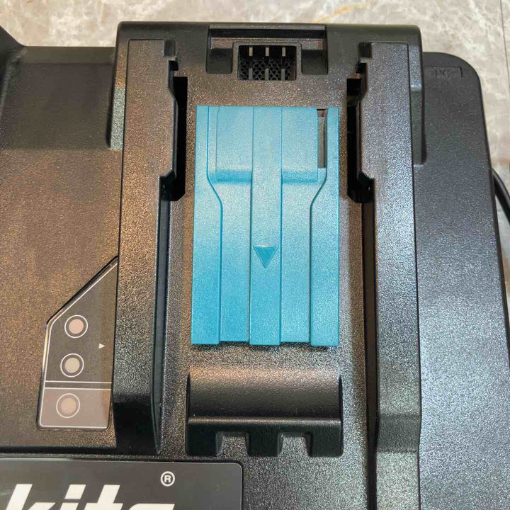★マキタ(makita) 2口急速充電器 DC18RD【八潮店】