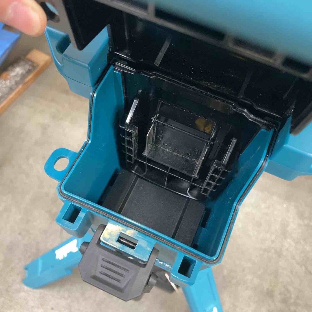 ★マキタ(makita) コードレスタワーライト ML814【川崎店】