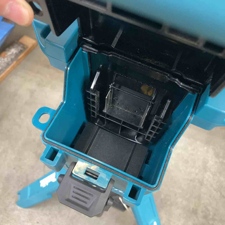 ★マキタ(makita) コードレスタワーライト ML814【川崎店】