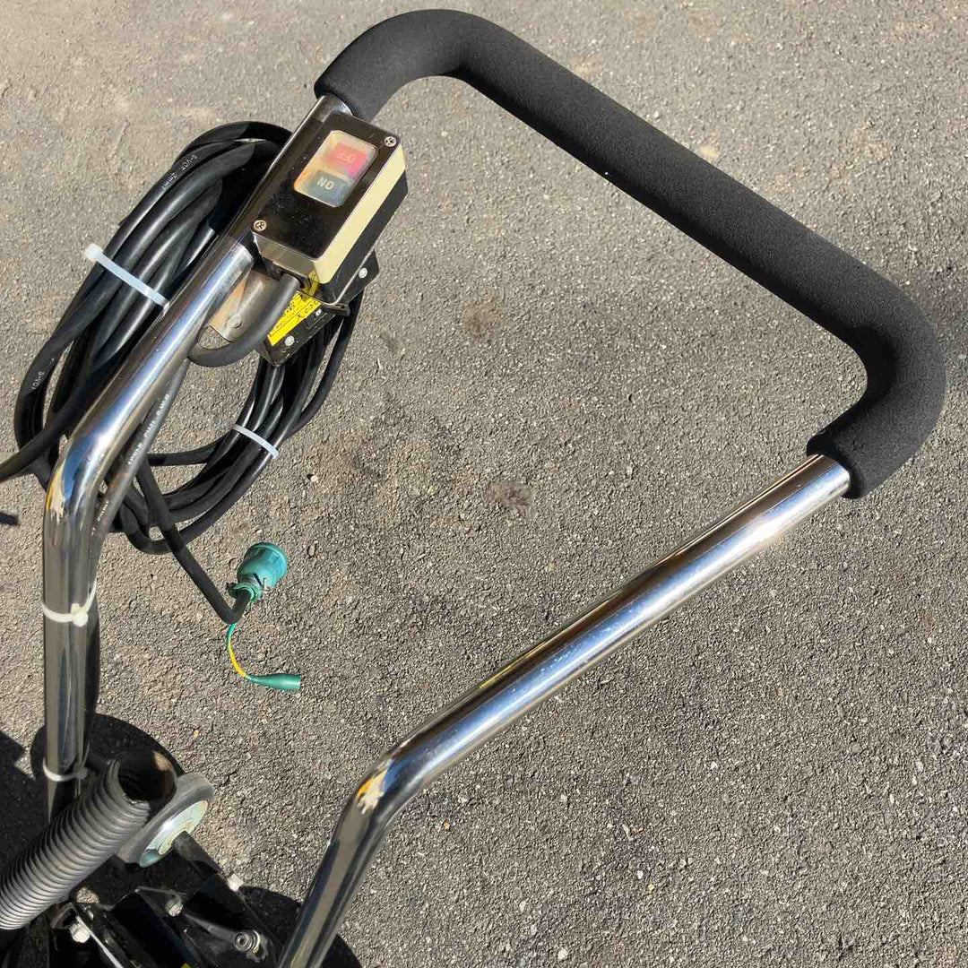 【中古品・店頭受取り限定】 ライナックス/LINAX 床表面研削機/ポルチェ・K-20E 専用集じん機＆替え刃セット 【桶川店】