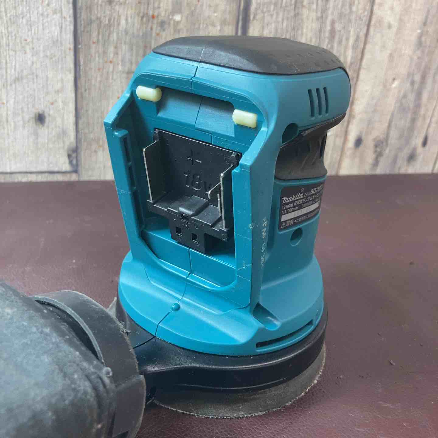 中古品】 マキタ(makita) コードレスランダムオービットサンダ BO180DZ