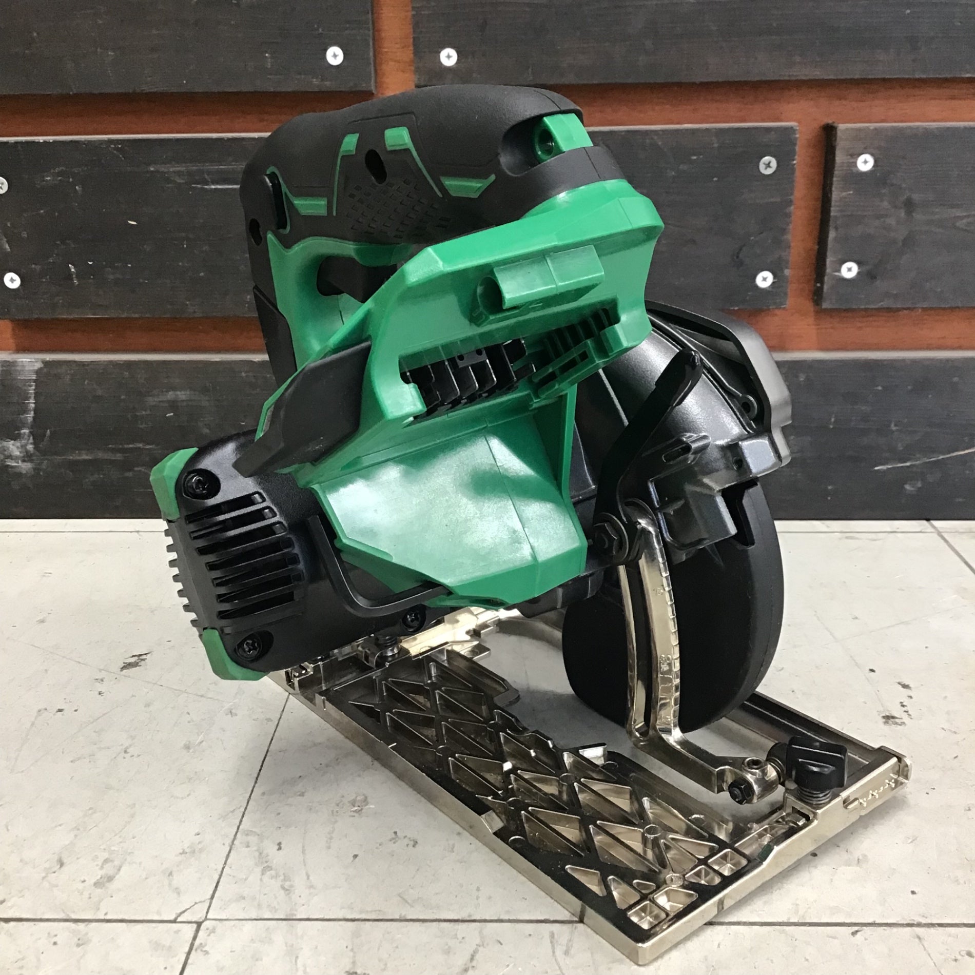 中古美品】ハイコーキ/HIKOKI ※旧:日立工機 コードレス丸のこ C3605DB