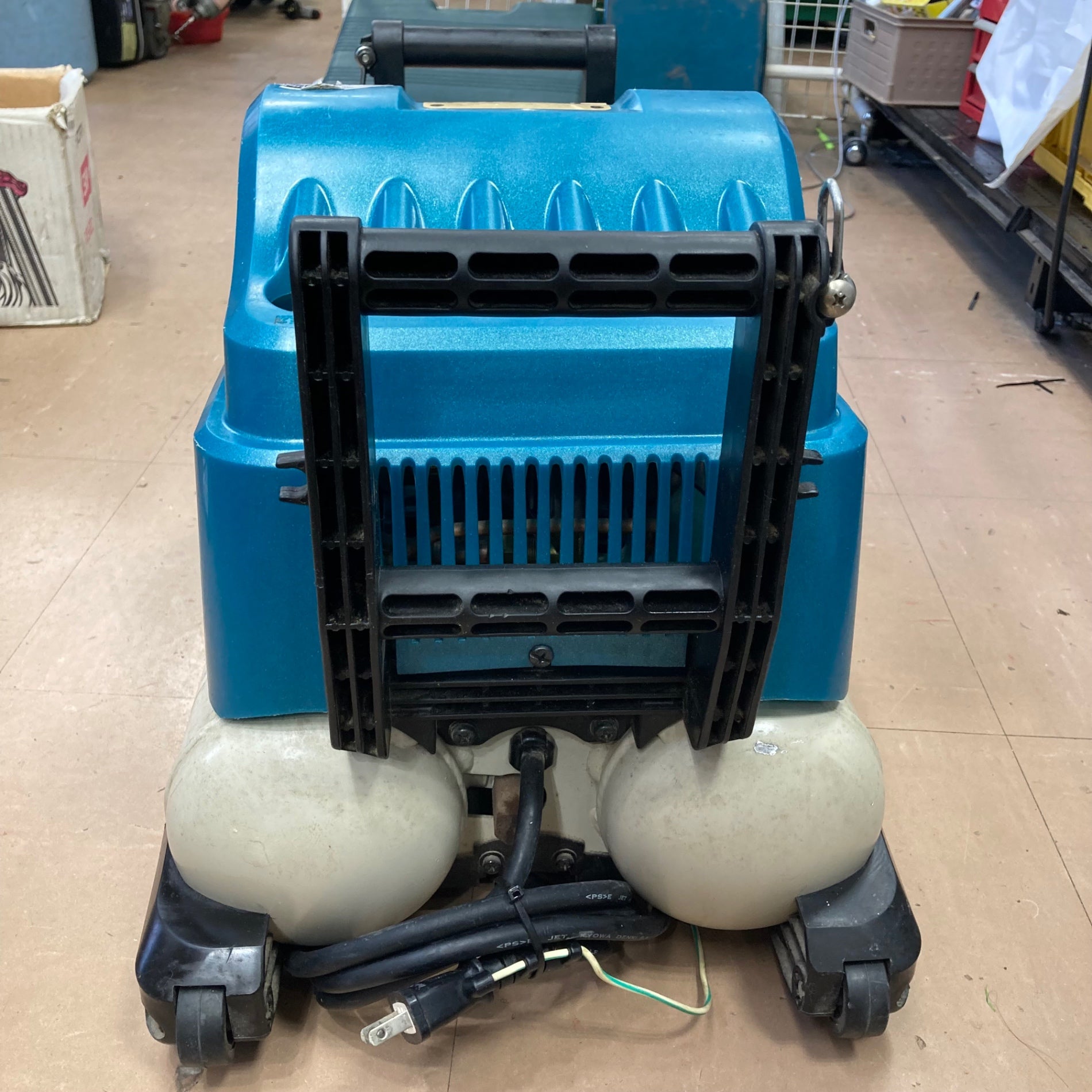 ★マキタ(makita) 常圧/高圧エアコンプレッサー AC401XL【草加店】