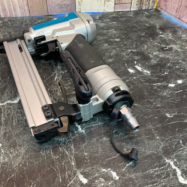 ★マキタ(makita) 常圧エアタッカ AT425AK【八潮店】