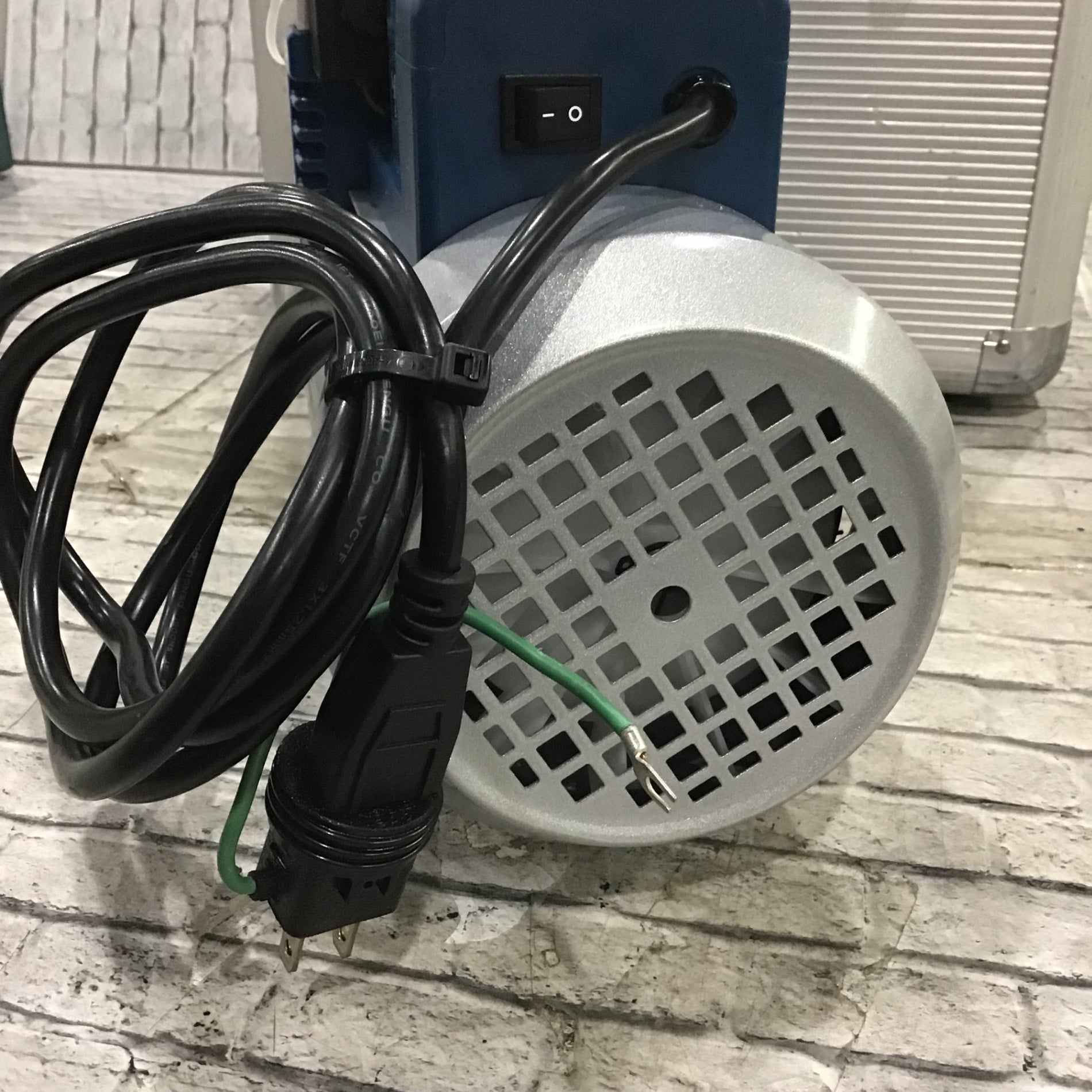 BBK RP-240-H 真空ポンプ 本体のみ ホース/鍵付 未使用 【ハンズクラフト宜野湾店】 BBK RP-240-H 真空ポンプ 本体のみ ホース/鍵付 未使用 【ハンズ