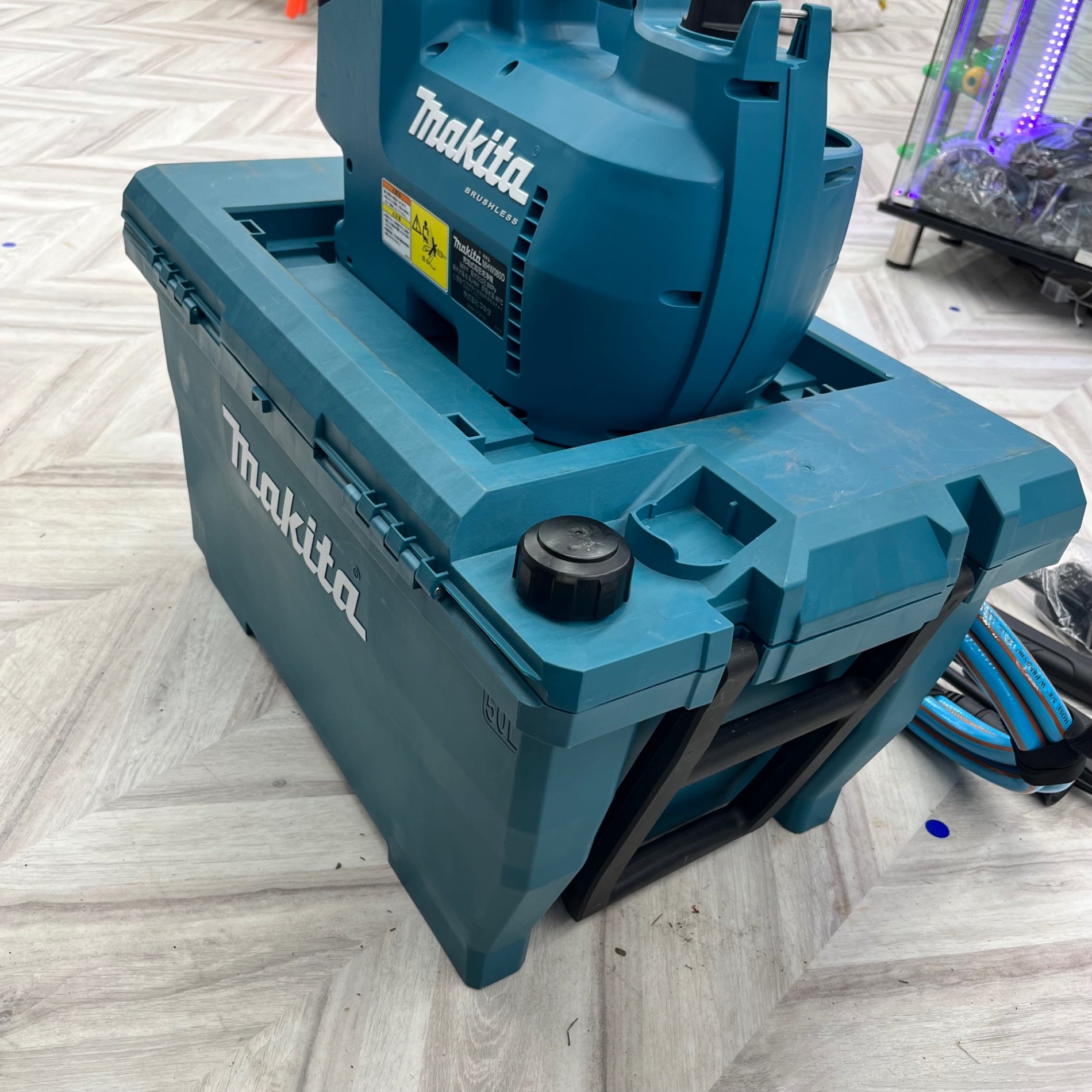 【未使用品】マキタ(makita)コードレス充電式高圧洗浄機 MHW080DZK 71WlLhMZtWL._UF1000,1000_QL80_.jpg