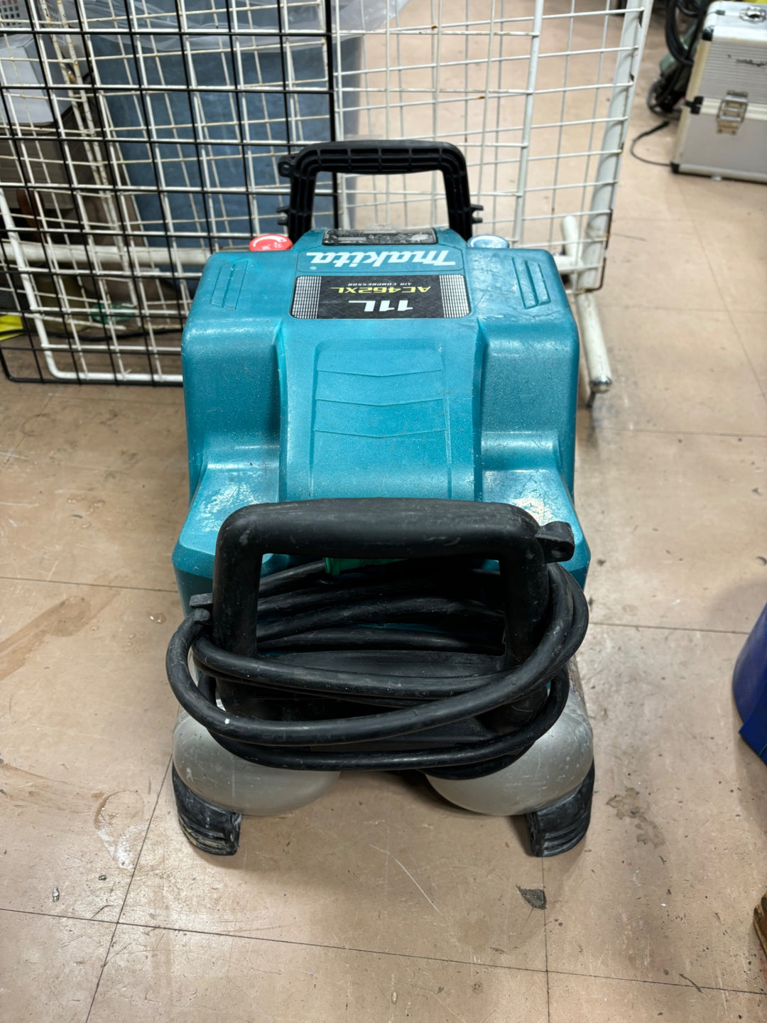 【店頭受取り限定】★マキタ(makita) 常圧高圧エアコンプレッサー AC462XL【草加店】