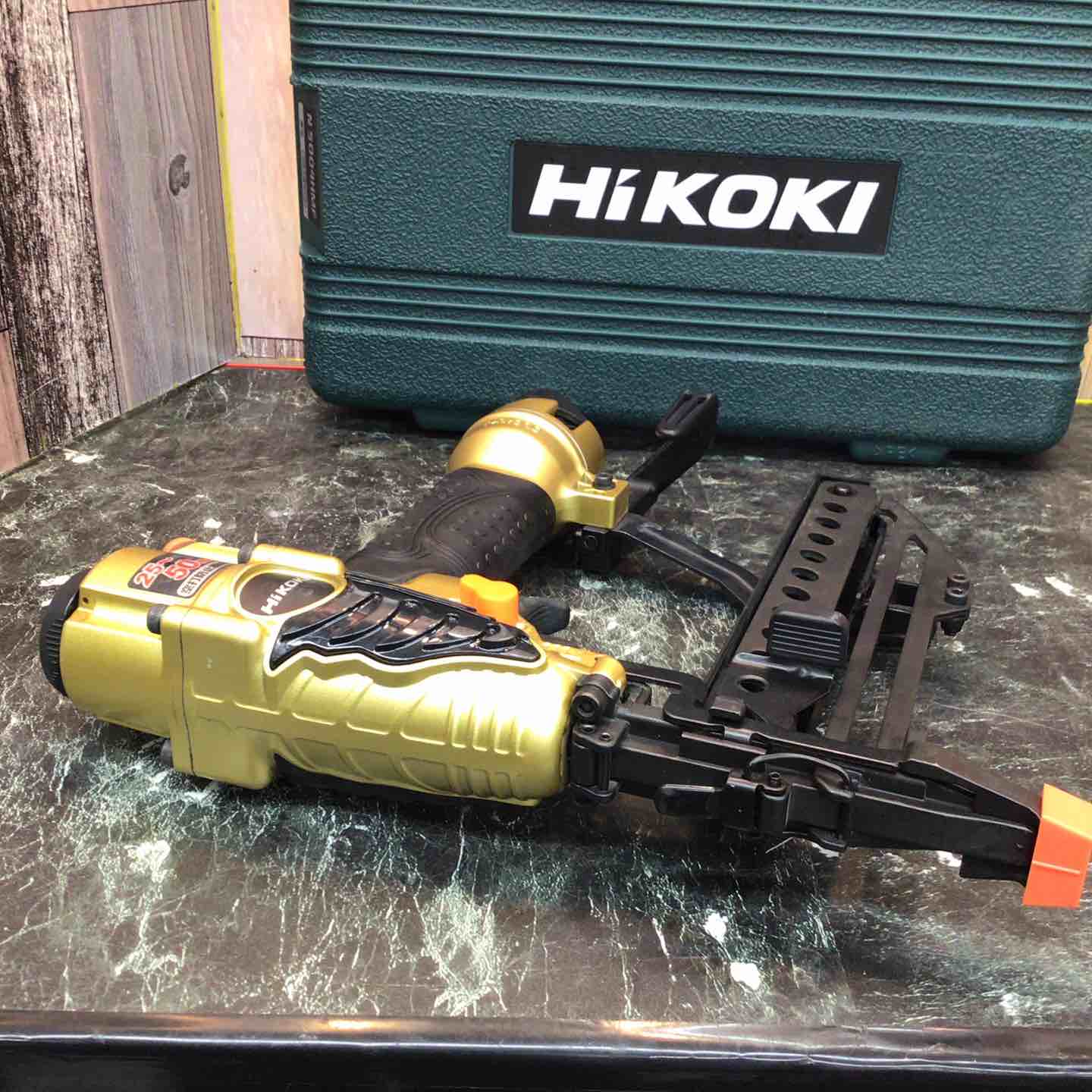 ★ハイコーキ(HIKOKI ※旧:日立工機) 高圧フロアタッカ N5004HMF【八潮店】 ☆ハイコーキ(HIKOKI ※旧:日立工機) 高圧フロアタッカ N5004HMF【八潮