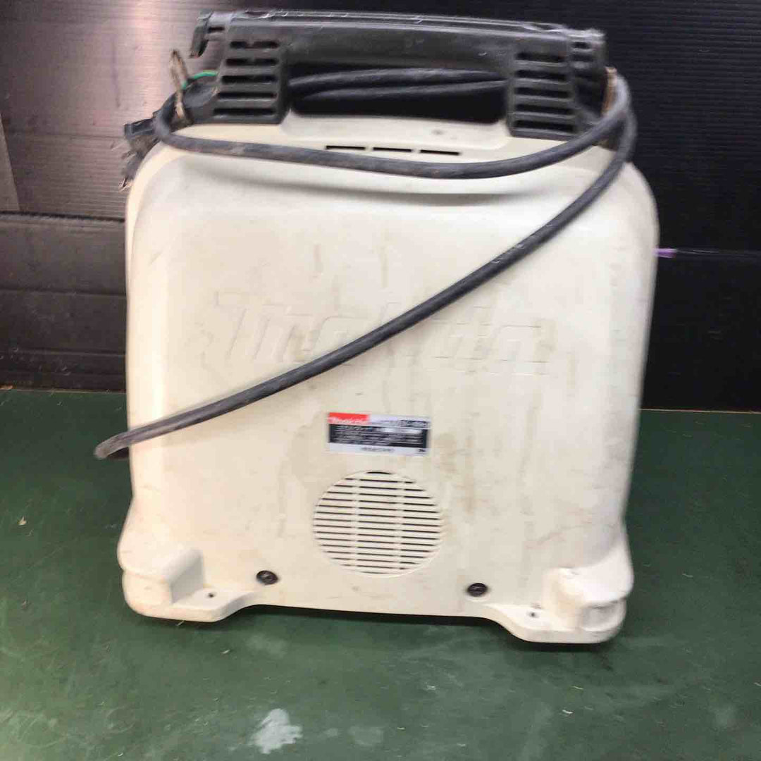★マキタ(makita) エアコンプレッサー AC700【戸田店】