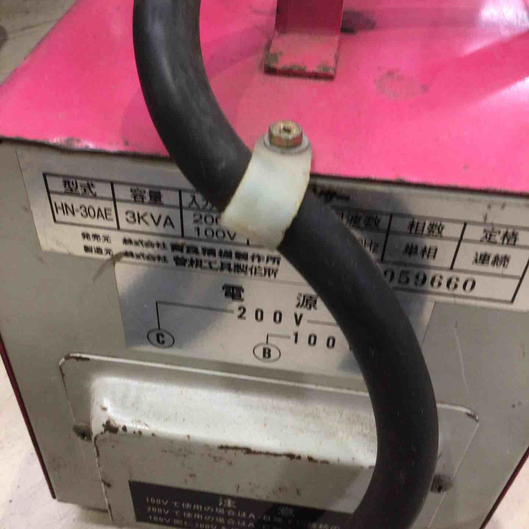 育良精機 イクラ 昇圧・降圧変圧器 トランス 3KVA ハンディートランサー HN-30AE【町田店】