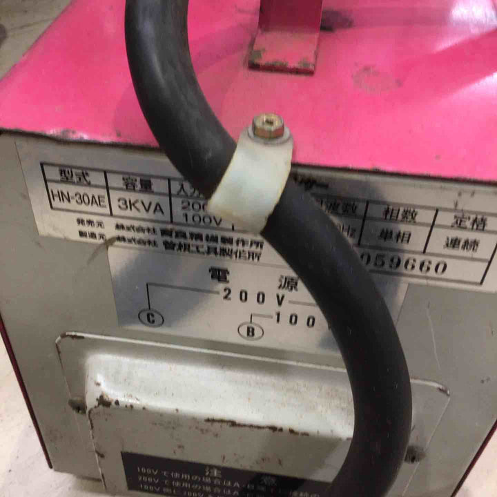 育良精機 イクラ 昇圧・降圧変圧器 トランス 3KVA ハンディートランサー HN-30AE【町田店】