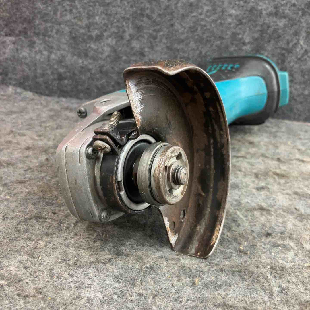 ☆マキタ(makita) コードレスディスクグラインダ GA402DZ 18V3.0Ahバッテリーのみ使用可【鴻巣店】