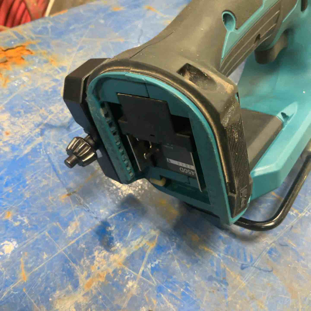 ◇マキタ(Makita) 13mm充電式アングルドリル 18V バッテリ・充電器別売 ケース付 DA450DZK 青【草加店】