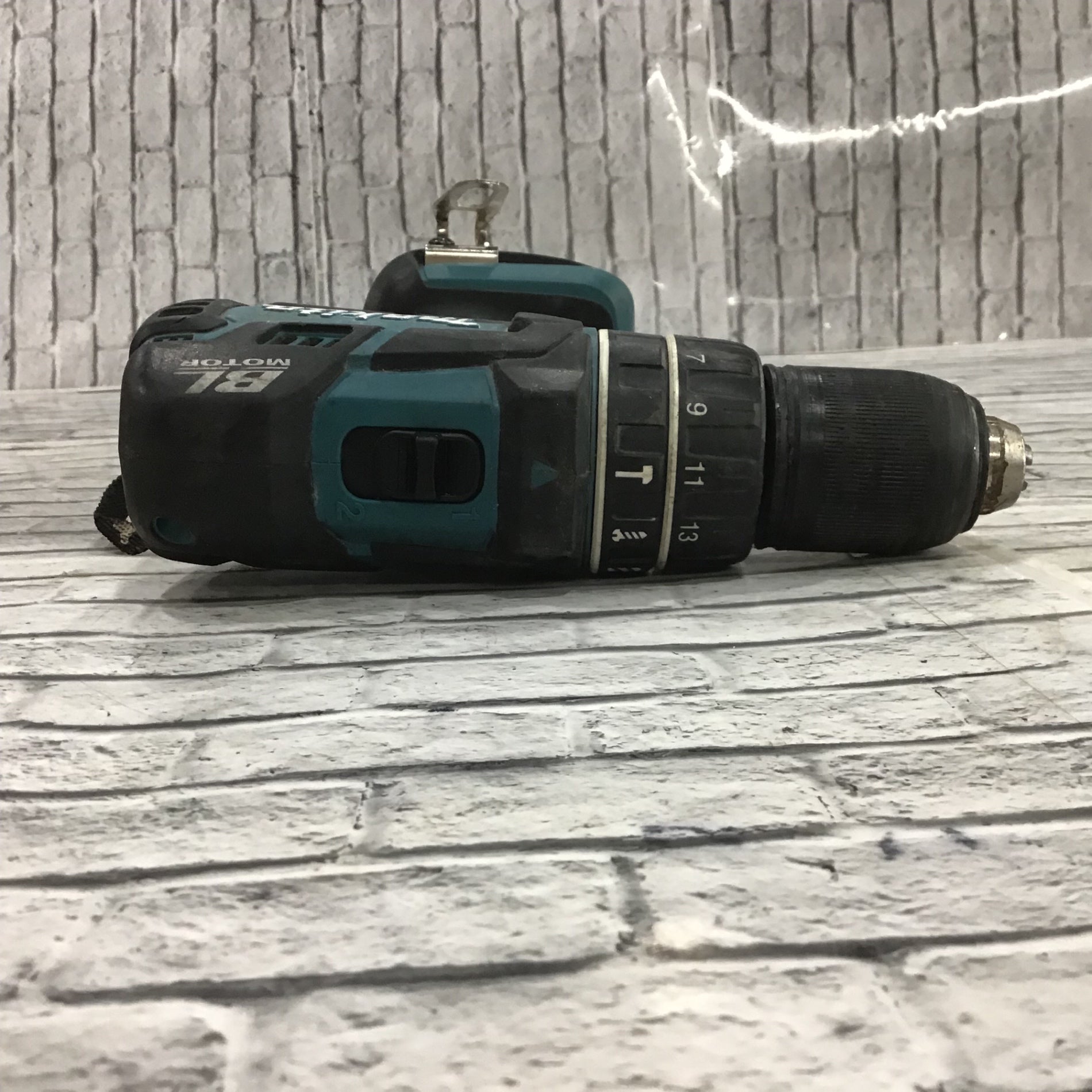 マキタ HP480D 充電式ドライバドリル【野田愛宕店】【店頭取引限定】【中古】ITTAITWBFLOW makita マキタ 充電式震動ドライバドリル HP480D 本体のみ ※異音有の