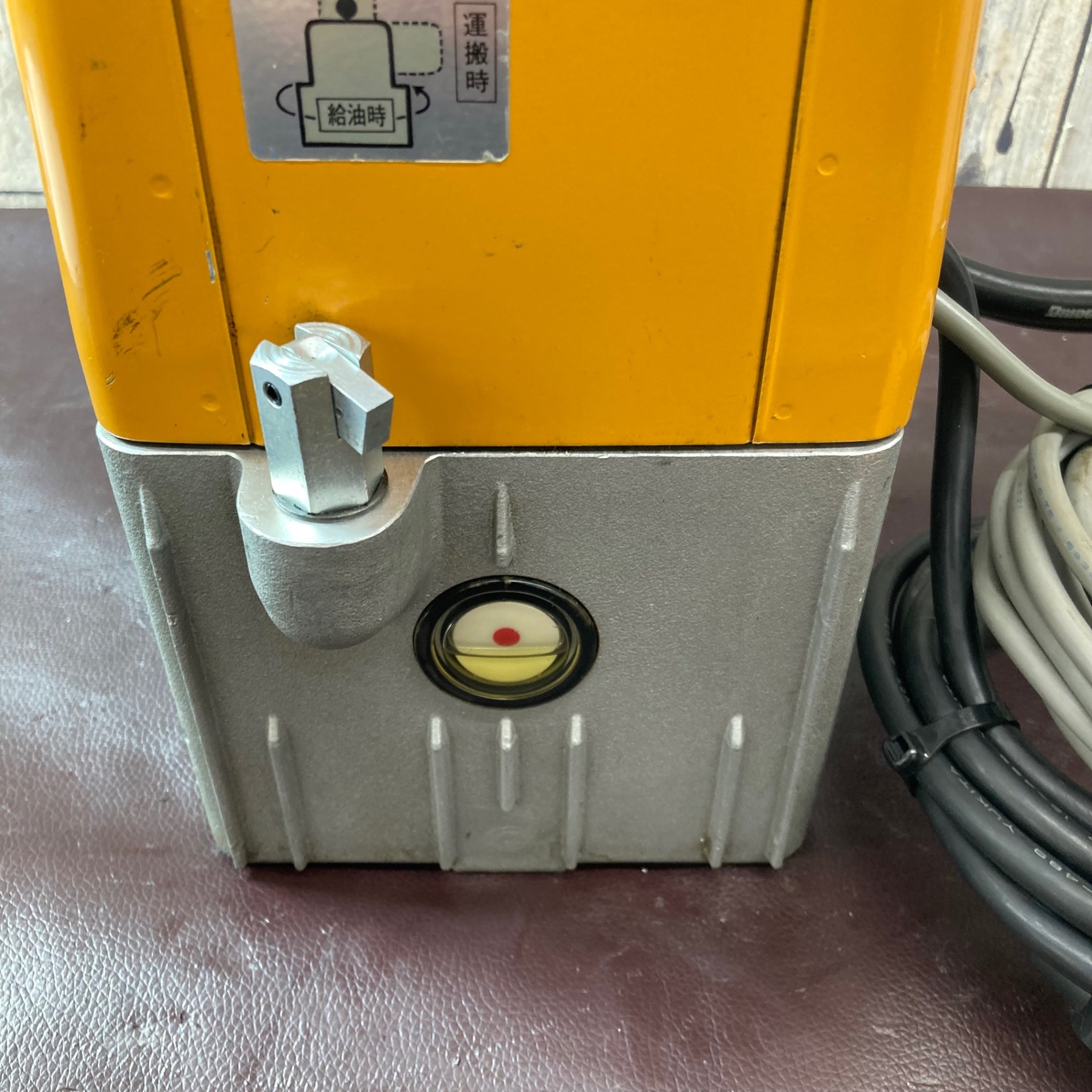 中古品】◇泉精器(IZUMI) 電動リモコン式油圧ポンプ R14E-F【東大和店