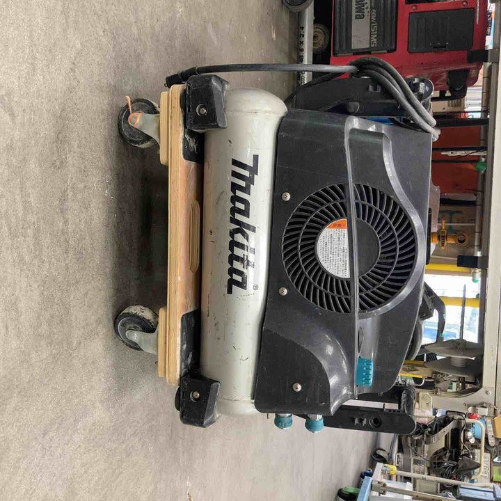 ☆マキタ(makita) エアコンプレッサー AC460XL【川崎店】