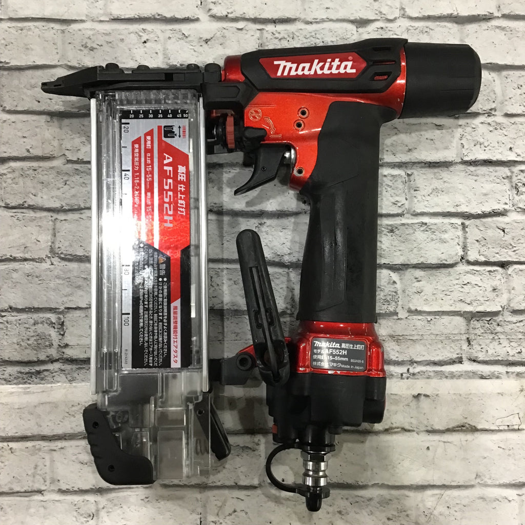 3/23売済makita/マキタ 高圧仕上釘打 AF552H 内装 ネイラ タッカ Amazon | マキタ(Makita) 高圧仕上釘打(青) エアダスタ付 AF552HM