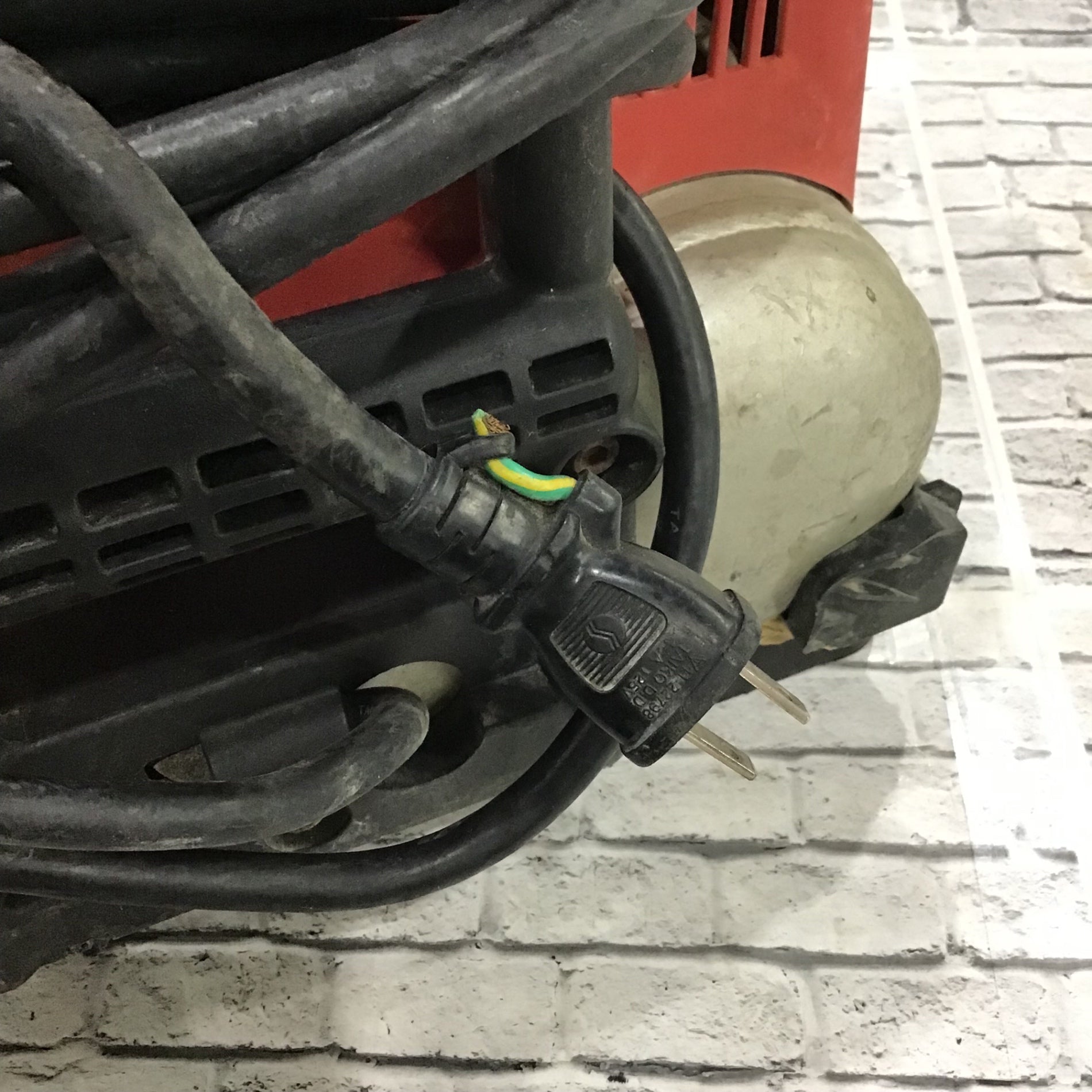 〇マックス(MAX) 高圧エアコンプレッサ AK-HL1030E【川口店】 – アクト