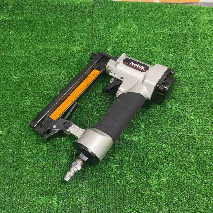 ★マキタ(makita) 常圧エアタッカ AT425BZK【草加店】