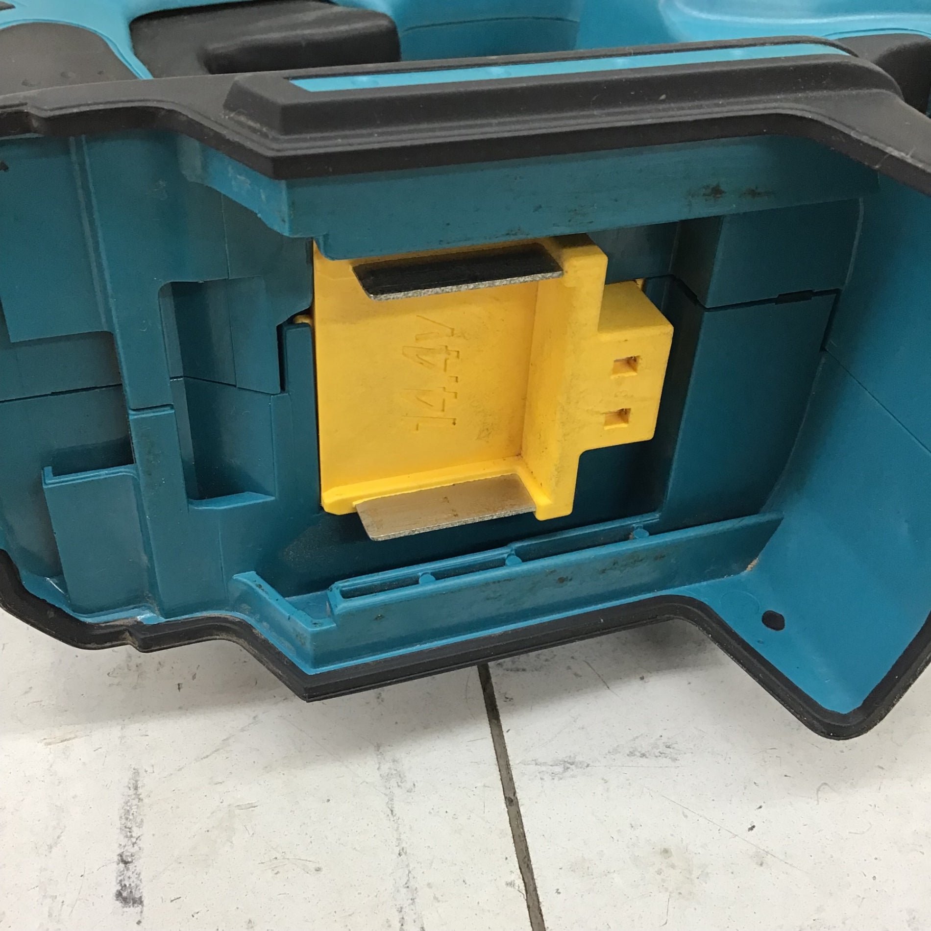 中古品】 マキタ/makita コンクリートバイブレータ・VR440DZ 【鴻巣店 中古品】 マキタ/makita コンクリートバイブレータ・VR440DZ 【鴻巣店