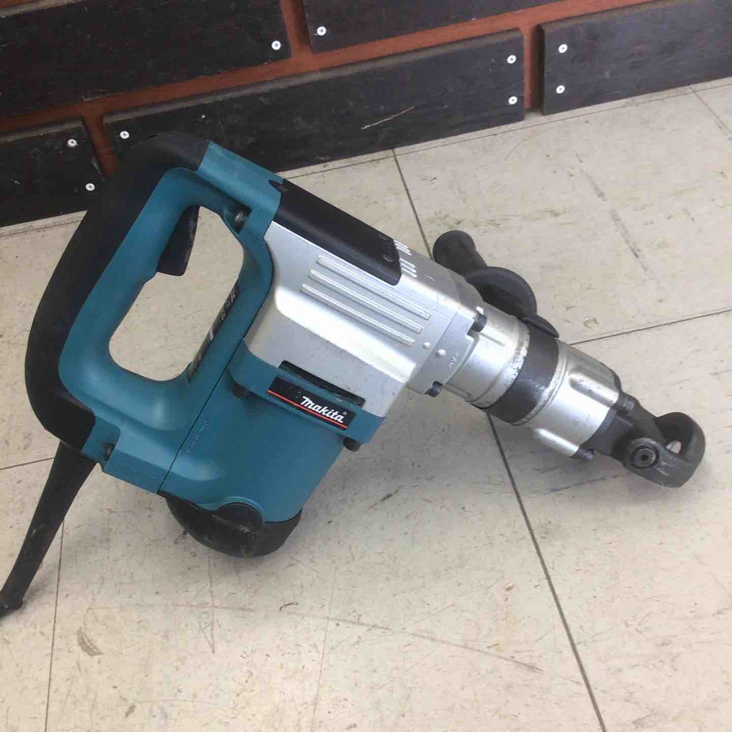 中古美品】 マキタ/makita 電動ハンマ HM0830 【鴻巣店】 – アクト
