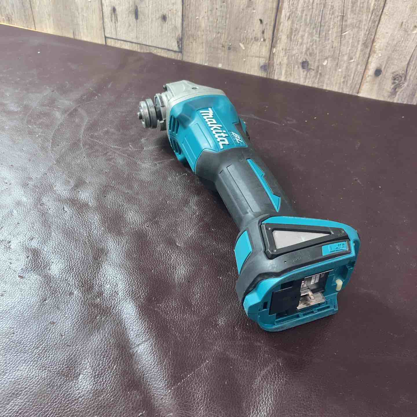中古品】マキタ(makita) 100mmコードレスディスクグラインダ GA404DZN