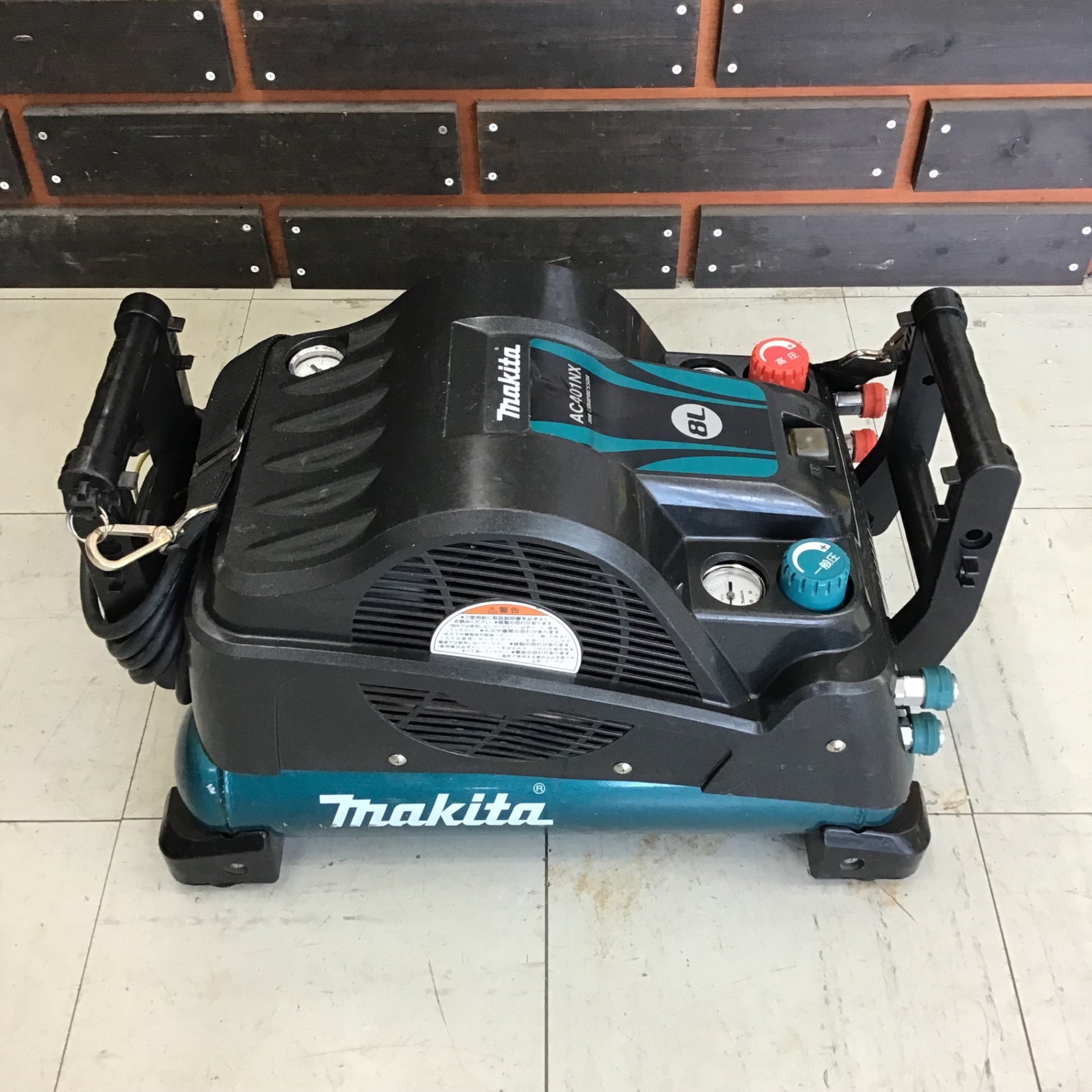 【中古品】 マキタ/makita 常圧/高圧エアコンプレッサー・AC401NXB 【鴻巣店】