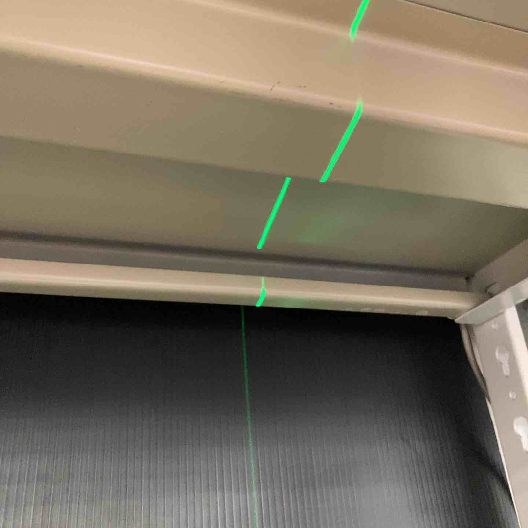 ◇VOICE レーザー墨出し器 グリーンレーザー Model-G2【岩槻店】