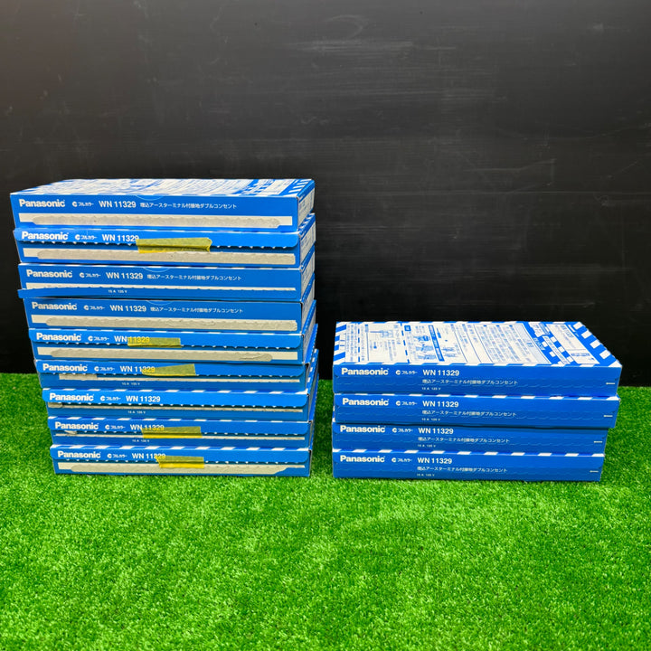 【未使用品】Panasonic パナソニック 埋込アースターミナル付接地ダブルコンセント WN11329 5個入り×13箱　65個【電材館越谷店】