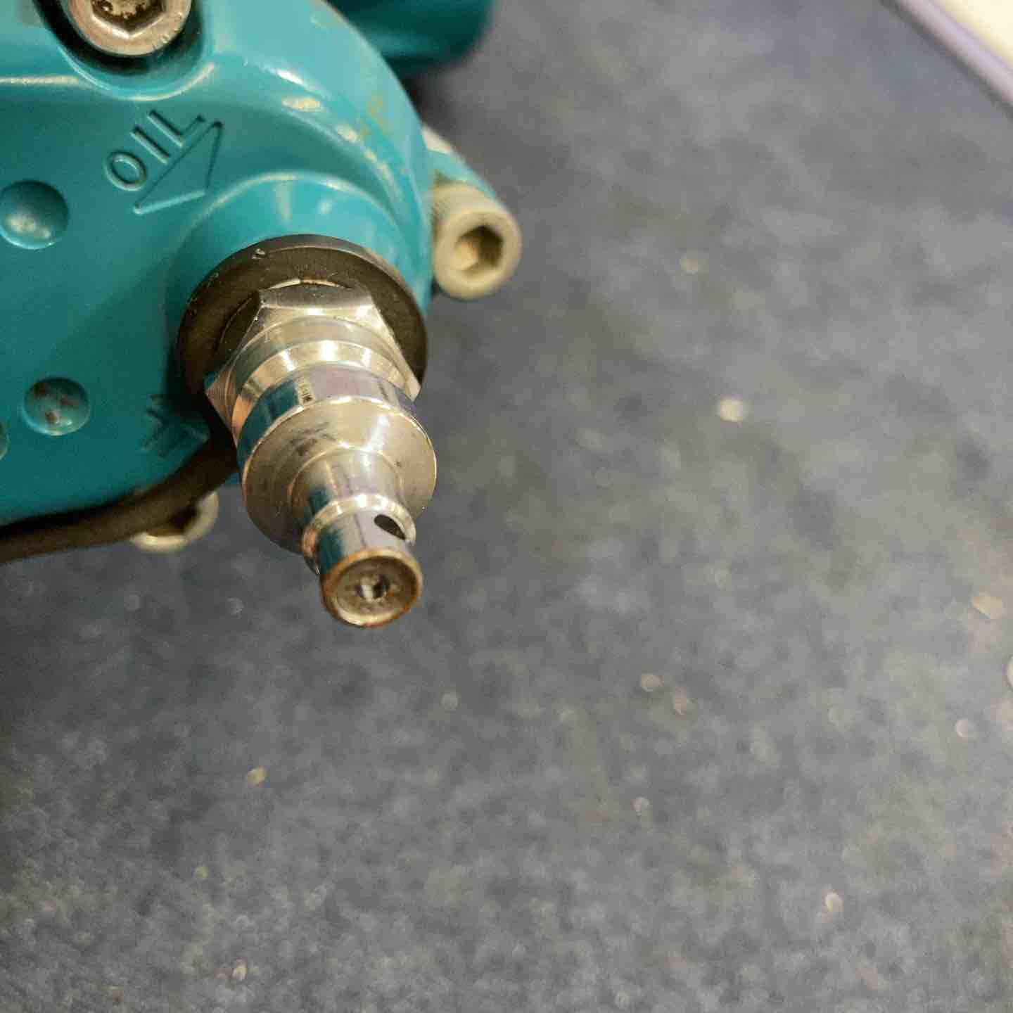 ◇マキタ(makita) 高圧エア釘打ち機 AN910H 90mm ワイヤ釘・シート釘