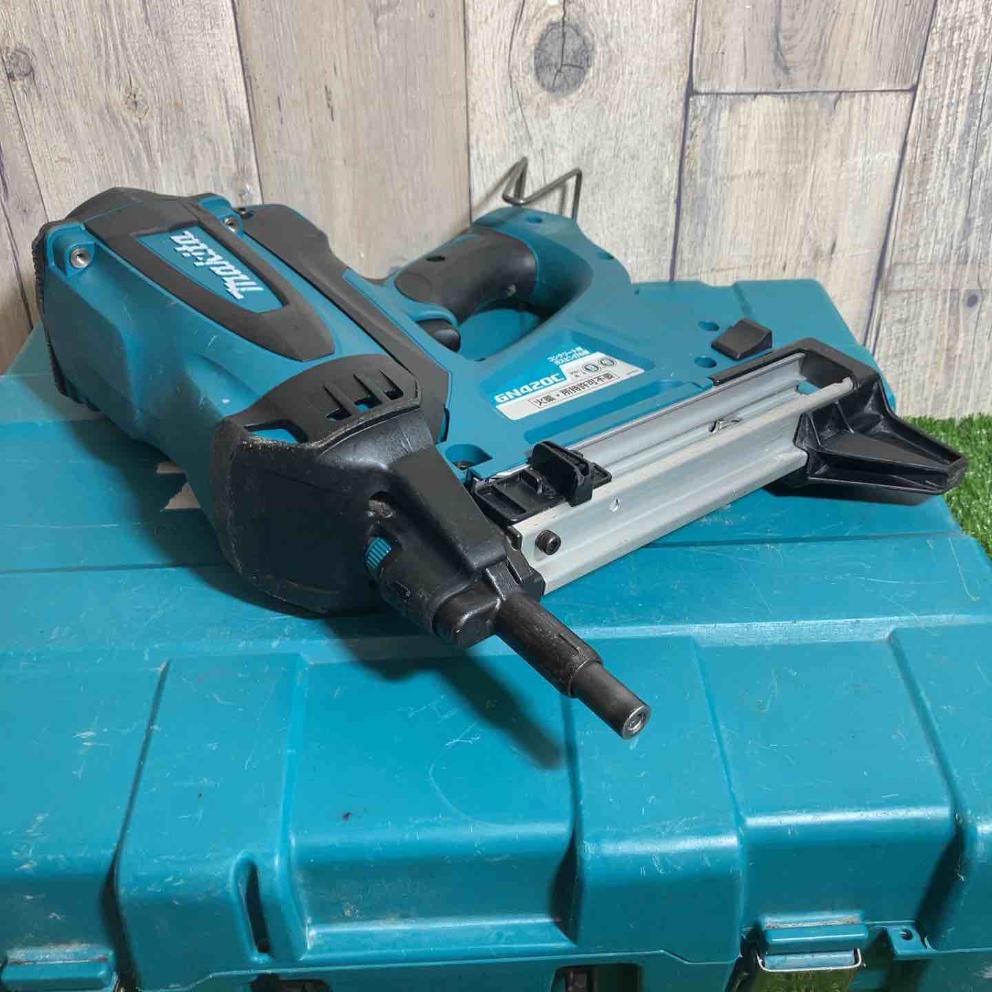 ☆マキタ(makita) コードレスコンクリート用ガスピン打ち機 GN420C