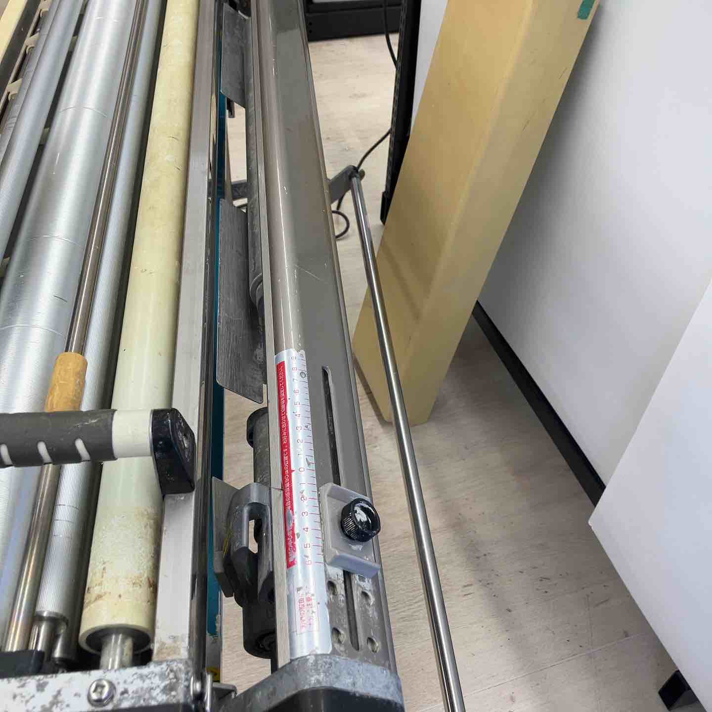 店頭受取り限定】◇極東(KYOKUTO) 自動壁紙糊付機 ATHLEAD Flex